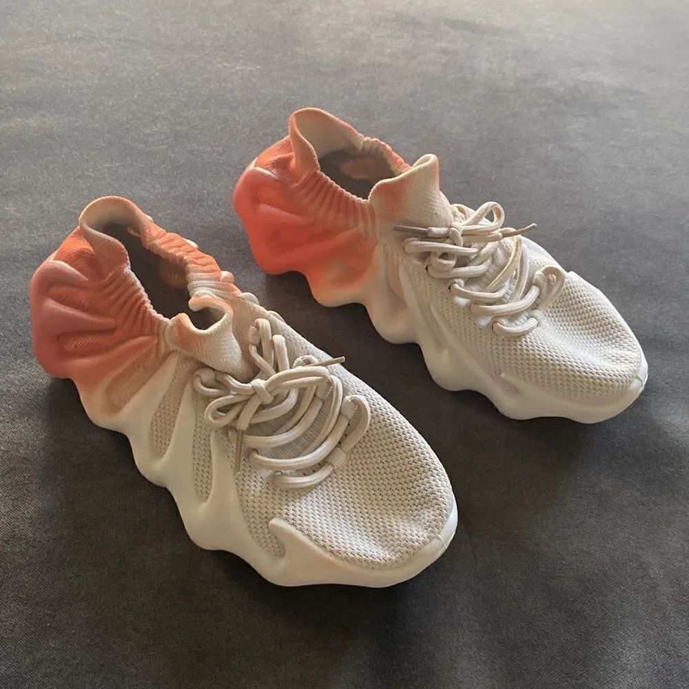 Women’s Sneaker Shoe Size EU 40 (size 9 US)